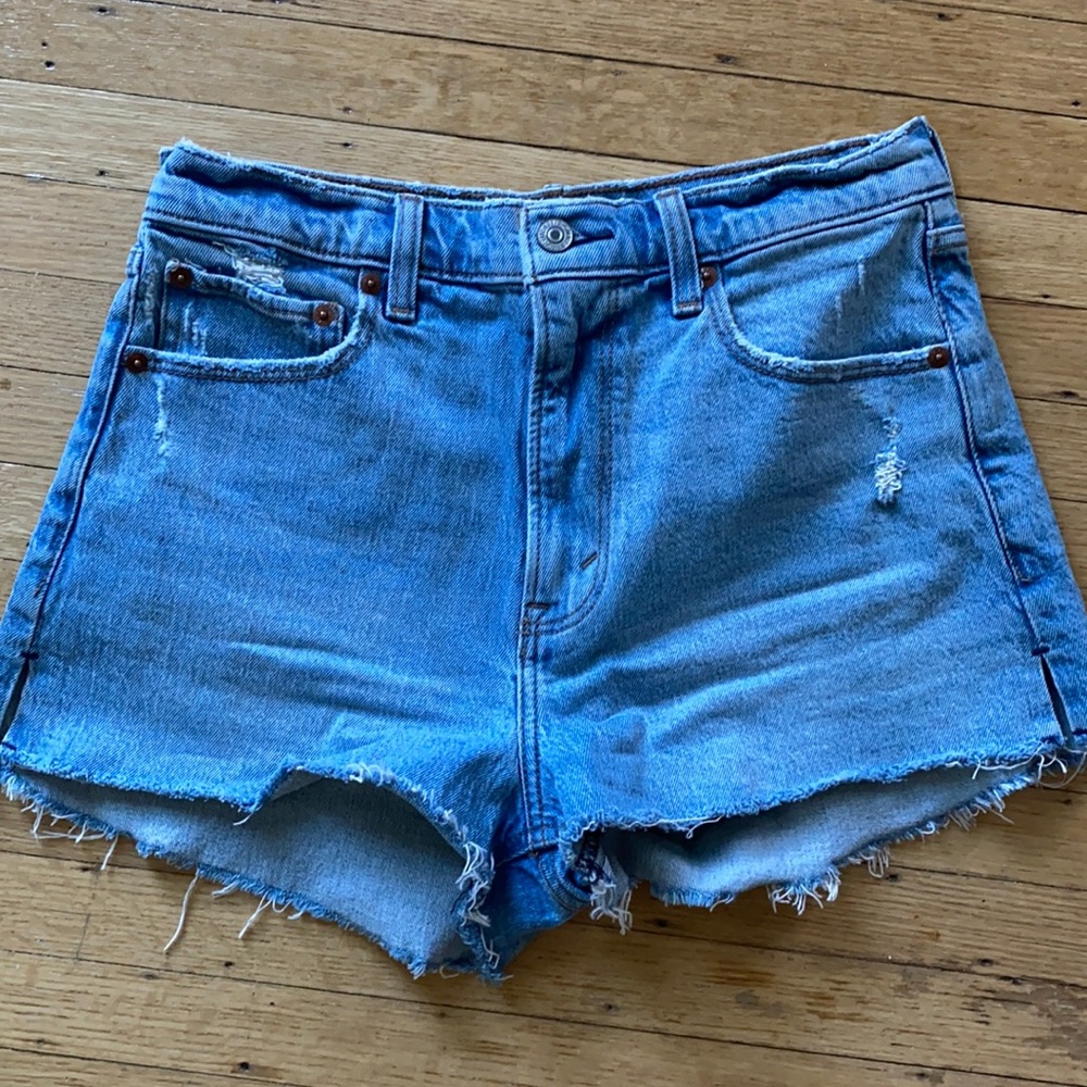 Abercrombie The Mom short high rise size 4
